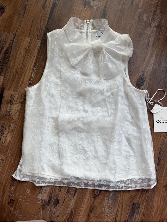 CeCe Tops - CeCe White Sleeveless Lace Bow-Neck Camisole 0081